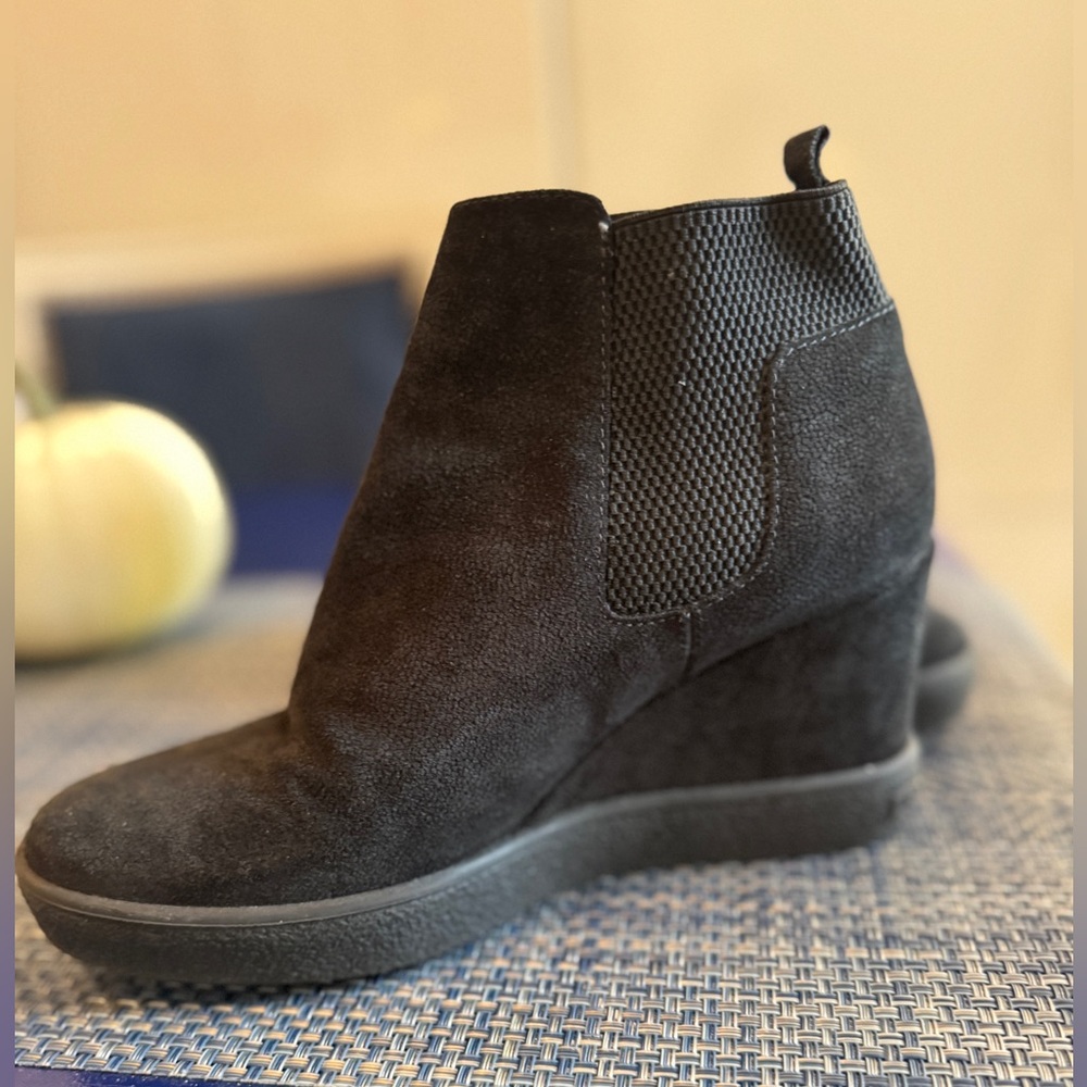 Aquatalia Black Suede Wedge Waterproof Pull-On Ankle Boot. Size 7.5 NWOT.